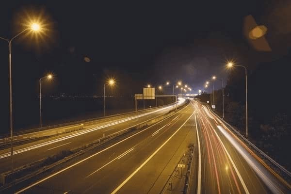 膝盖以下为什么会发热呢，